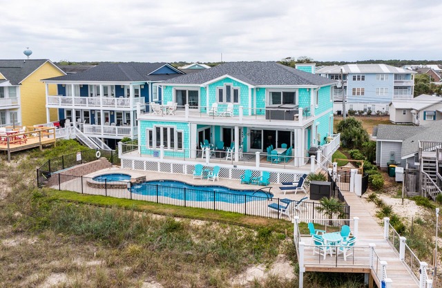 Preciosa casa frente al mar con piscina y jacuzzi! Nuevo en el mercado de alquiler en 2020