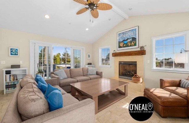 Gorgeous Pleasure Point Home - Sleeps 10!
