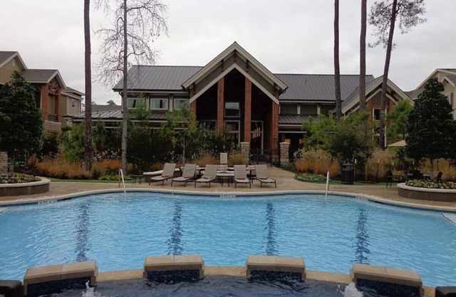 Gorgeous Pool View 1 Bedroom / 1 Bath Condo en The Woodlands