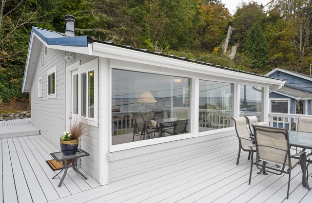 Gorgeous Puget Sound Views w/Huge Deck & Sunsets
