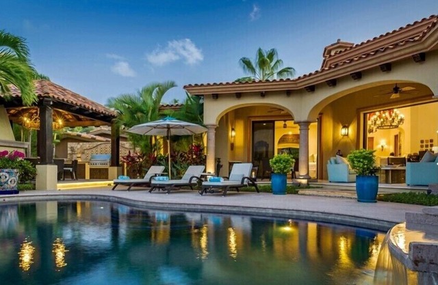 Gorgeous Seaview Palmilla Villa, Infinity Pool, Golf Cart, Swimmable Beach