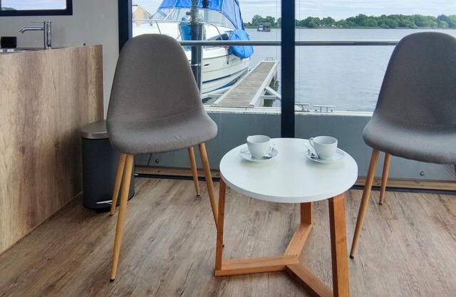 Precioso barco de 1 dormitorio en Havelsee OT Kützkow