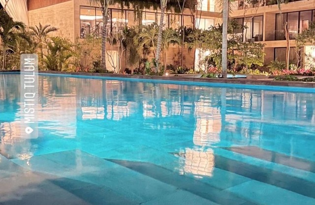 Gorgeous studio at Mistiq, free gym, wifi , shuttle