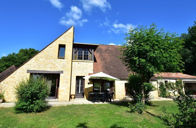 Villa con encanto en Saint-Julien-de-Lampon con terraza