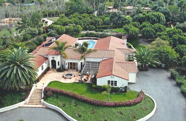 Preciosa Villa y piscina en prestigioso Rancho Santa Fe Urbanización cerrada