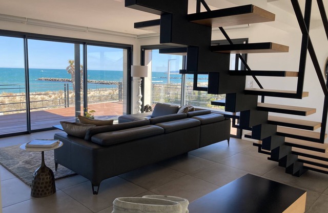 Gorgeous villa right in front of the beach