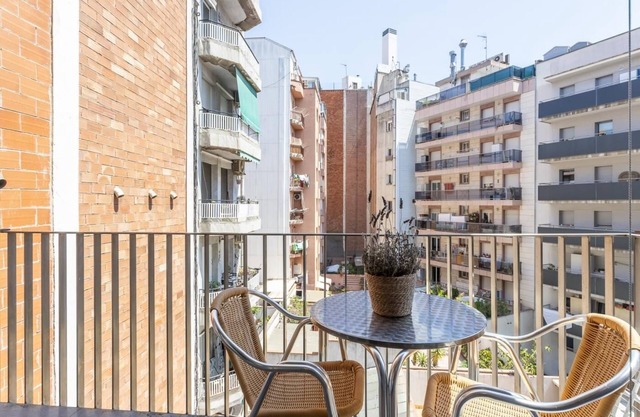 Barrio Gótico 3 habitaciones 8 pax con psicina y balcón - WiFi gratis