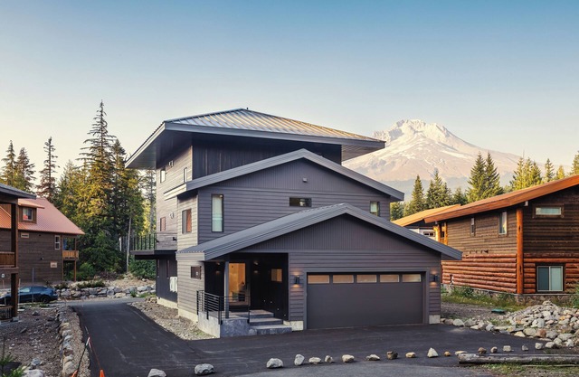 Government Camp home with unbeatable views of Mt Hood & a sauna!
