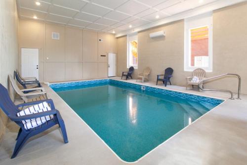 Grace HideawayHUGESleeps20 Pool Hot Tub Games