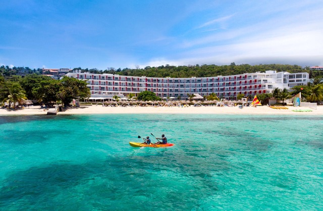 Grand Decameron Cornwall Beach, A Trademark All-Inclusive Resort