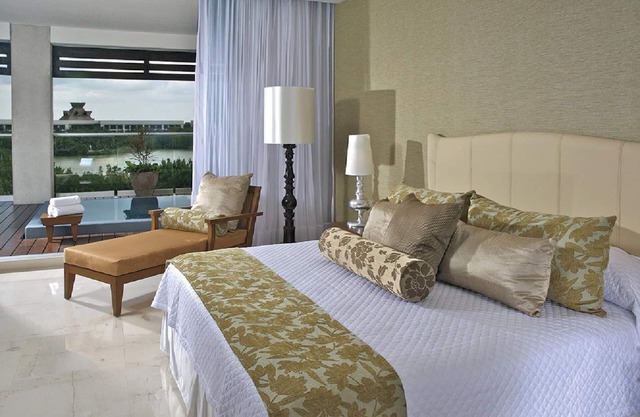 Traje Grand Luxxe de 2 habitaciones 10/26 - 11/02