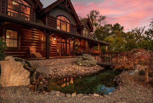 Grand Mountain Getaway By Stony Brook Cabins