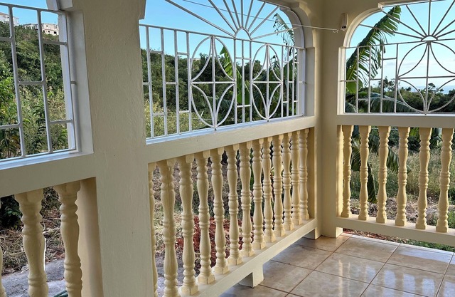 Grand View Air-BNB - Charming Bed & Breakfast with Wifi in St. Elizabeth Jamaica