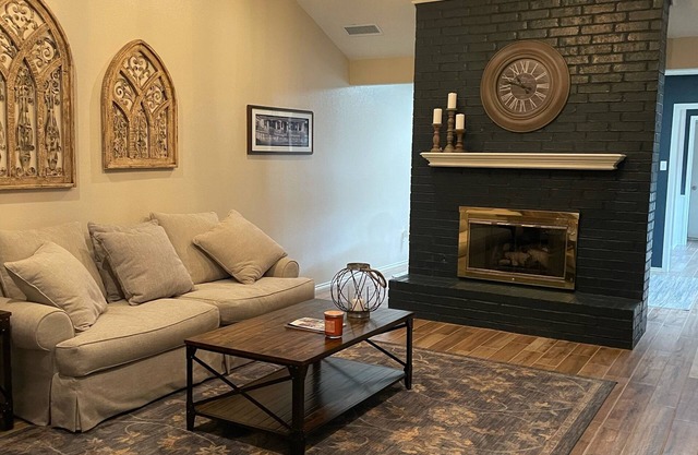 Great 2 bed/2 bath Townhome