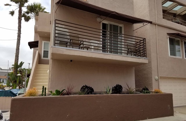 Gran condominio en Mission Beach a solo una cuadra del océano y a unos pasos de la bahía.