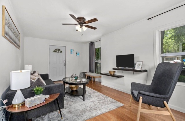 Family Favorite 6BR Near Westport/KU Med