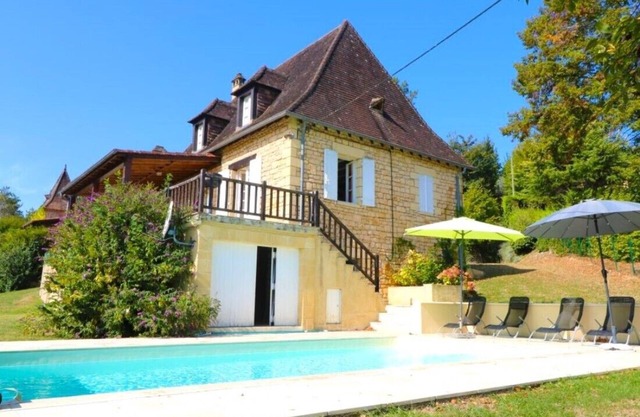 Great holiday house, private garden&pool, close to medieval village of StCyprien