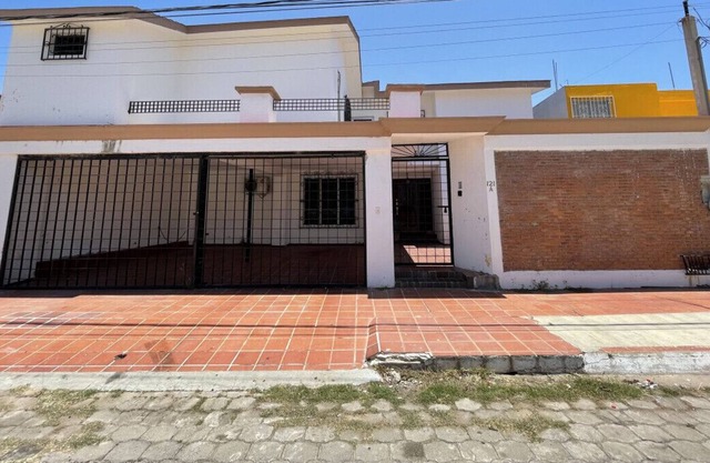 Gran casa en lomas, 5 min de playa y malecón
