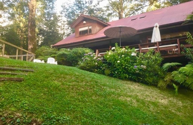 Gran casa con piscina y árboles nativos: especial para el eclipse solar