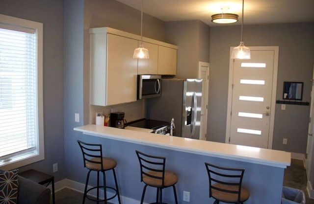 Great Location! Minutes From Downtown!!