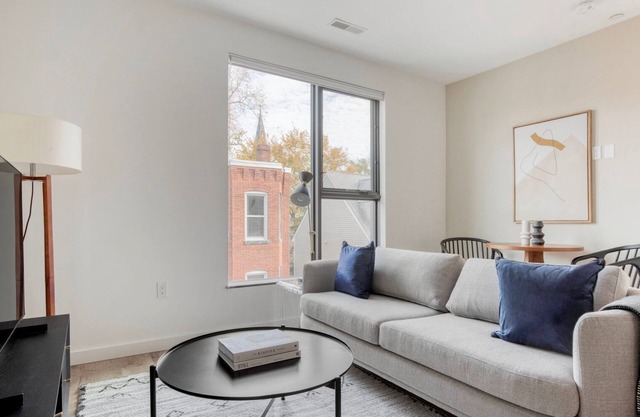 Great Mission Hill Studio, Fully Furnished, by Blueground