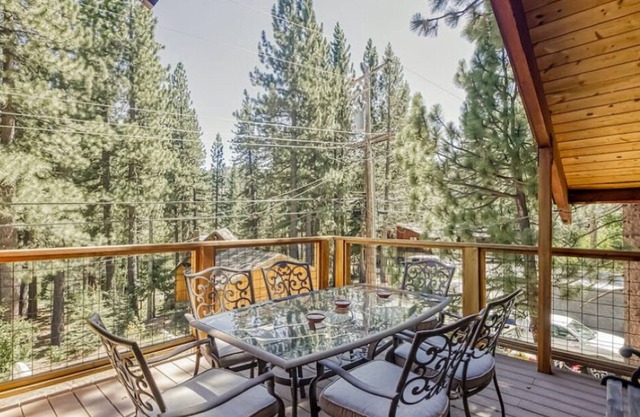 Great year around cabin in the Olympic Valley, winter and summer, Pet-Friendly