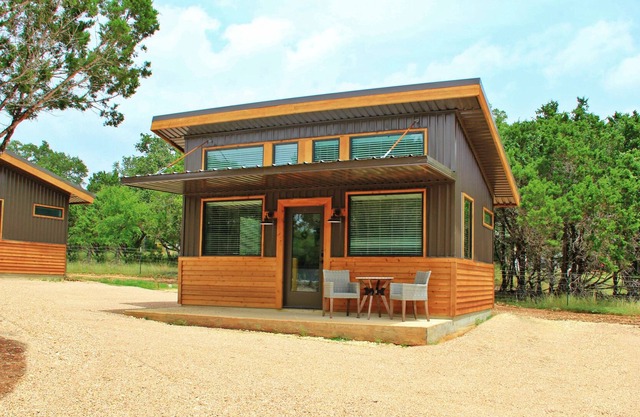 Green Acres Cottages Gruene - New Affordable Suite Near Wedding Venues!