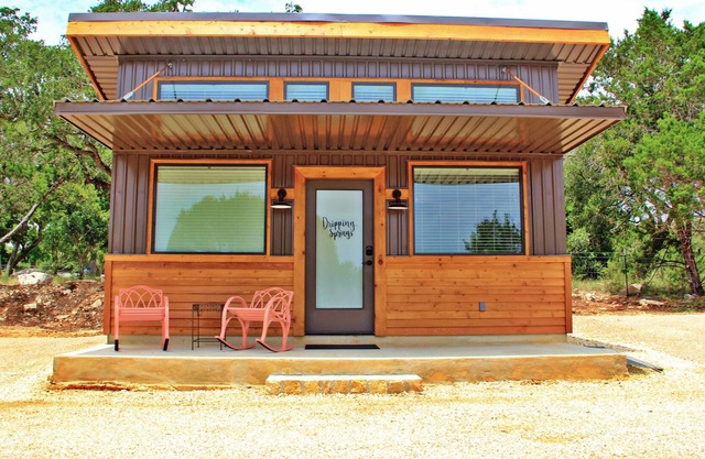 Green Acres Cottages Dripping Springs - Minutes from Wedding Venues and Downtown