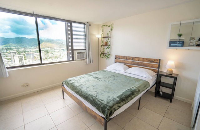Greenery Mountain View Waikiki Seaside Monarch Paradise Hotel Room
