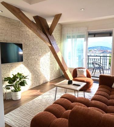 GreenTreeHomes - Penthouse Oak