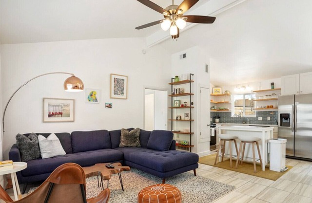 Stylish Austin Retreat w/ Luxurious King Bed + W/D