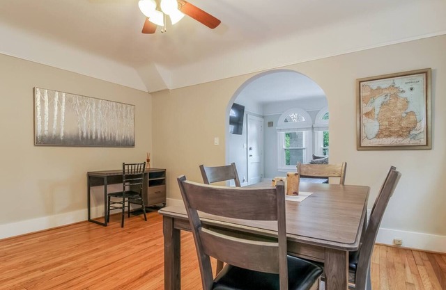 904B BEACONSFIELD · ★ Grosse Pointe Luxury ★ ★ Centro de Detroit Cerrar ★