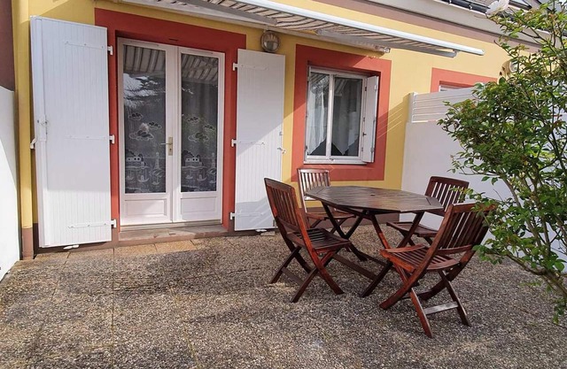 Apartamento con jardín y terraza, cerca del puerto.