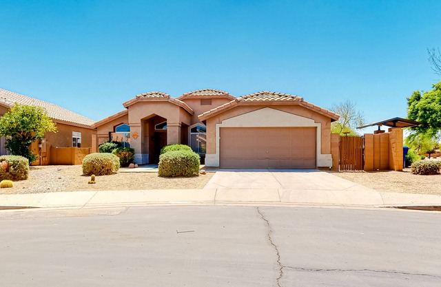 Ground-floor home with enclosed yard, private outdoor pool, washer/dryer & AC
