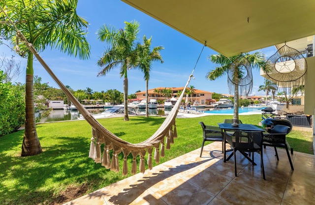 Luxury Getaway! Marina View, Ground Floor, 3 bedrooms and Gym