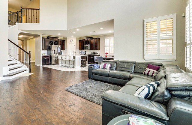 Group Getaway w/ Home Theater in San Antonio!