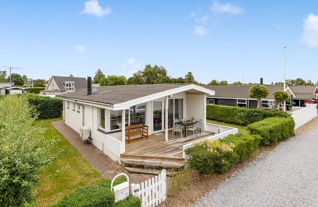 "Gudmund" - 50m from the sea by Interhome