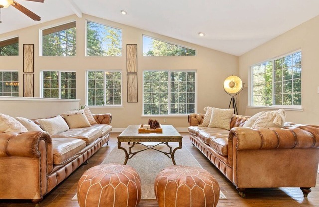 Guerneville Glamour! Modern Retreat~Hot Tub| Pets