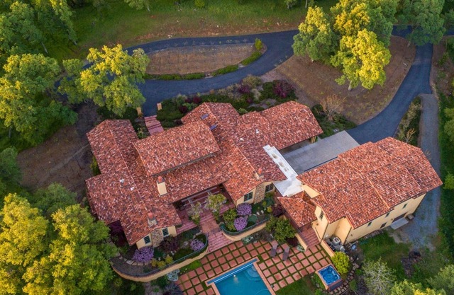 Carriage House en la Villa en 4 acres con gran piscina y viñedo en funcionamiento