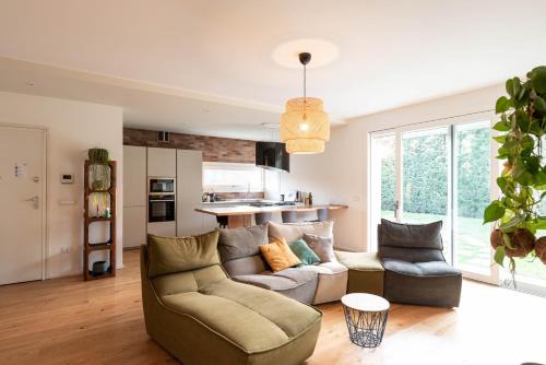 GuestHost- Exclusive Villa with Private Garden