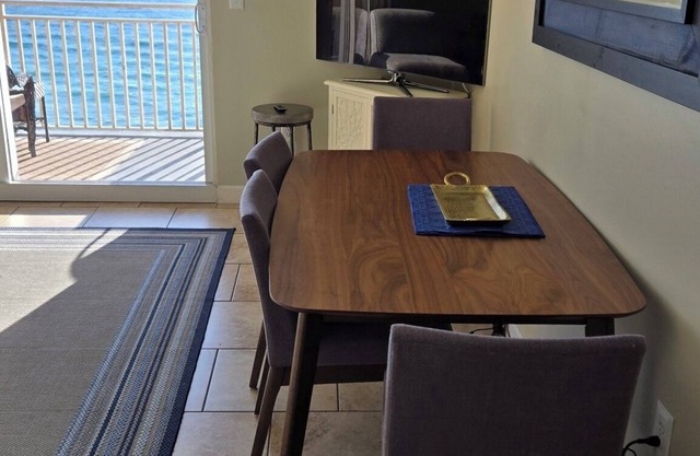 Gulf Front 1 bedroom / 2 bath/Full Size twin bunk beds @ Splash @ 10th floor