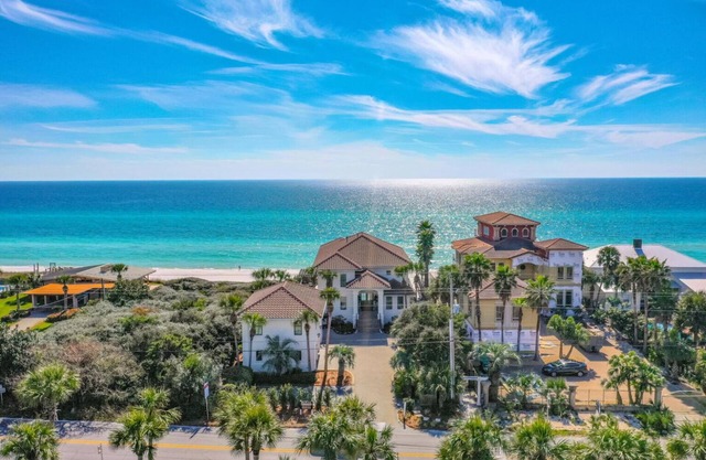 4525 W Co Hwy 30A por Royal Destinations ~ Gulf Front and Private Pool