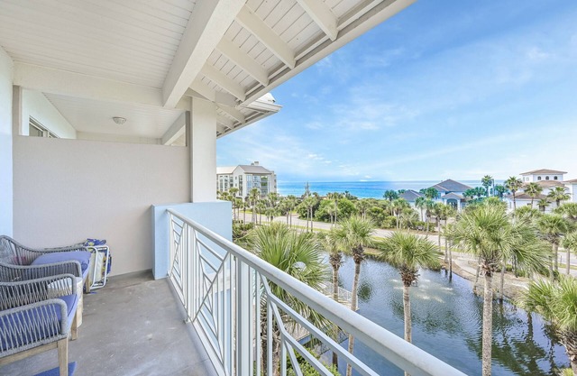 Wake Up to Gulf Views Private Beach Walkable