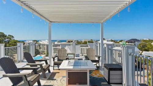 Gulf-View Retreat w Rooftop Deck, Private Pool Villa Anesi by AvantStay