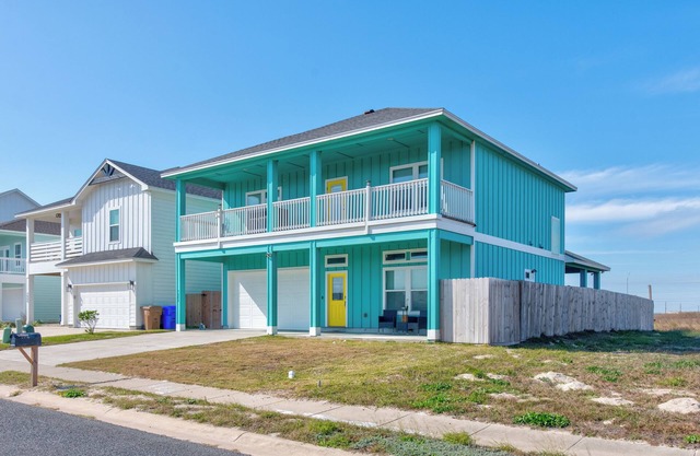 Gulf Views! 4 BR/3 Bath 2-Story House, Sleeps 12, Beach Access, Dogs OK!
