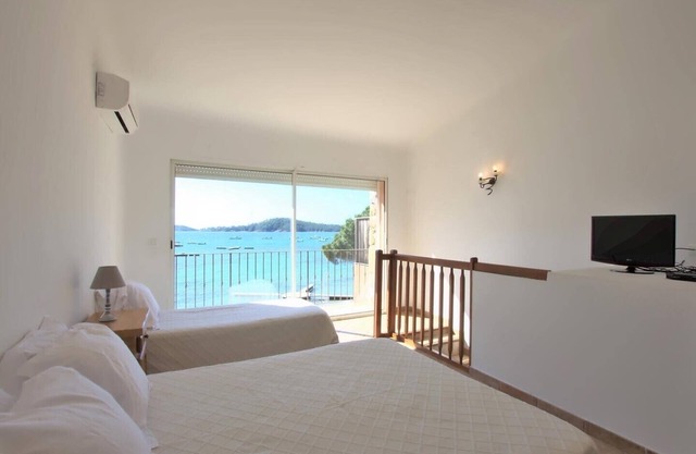 HOUSE **** ON THE BEACH OF PINARELLO, unique location.15mn from porto-Vecchio