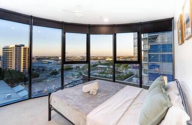 H20705 Luxurious 2BR/2BA Resort-Style Retreat