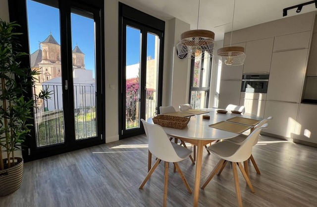 H2M Alta Piscina, Paddle & Parking