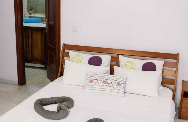 HABITACIÓN CON BAÑO Y BALCÓN PRIVADO