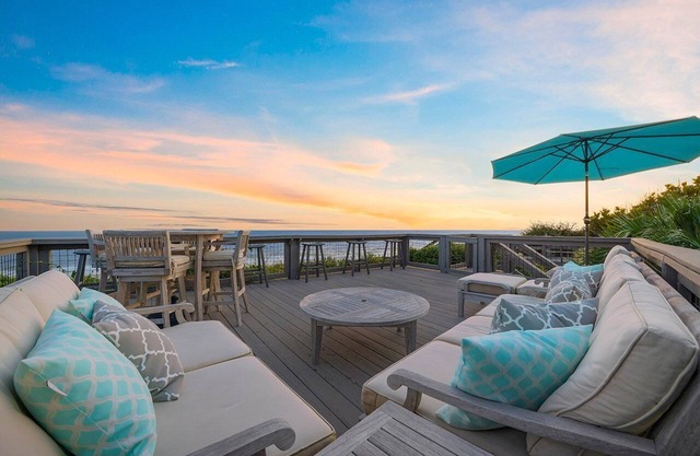 Increíble Casa de Vacaciones Frente al mar en 30A con Casa de Huéspedes y Piscina de Agua Salada